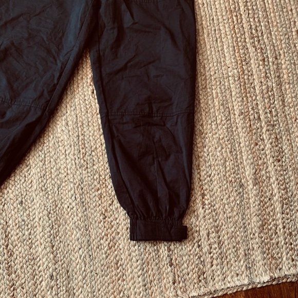 EUC
Urban outfitters high waisted women’s joggers Sz Med black drawstring close - Picture 8 of 12